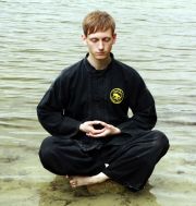 Michael meditiert im Wasser