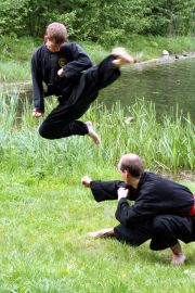Michael und Andreas mit einem Drehsprung